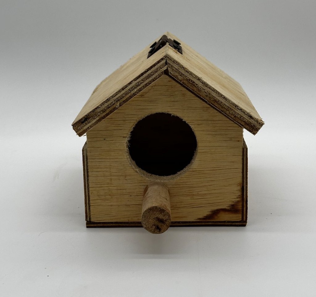 Saas Wooden Bird Nest Home